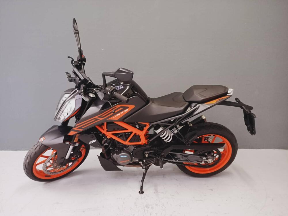 KTM 125 Duke (2021 - 23) (2)