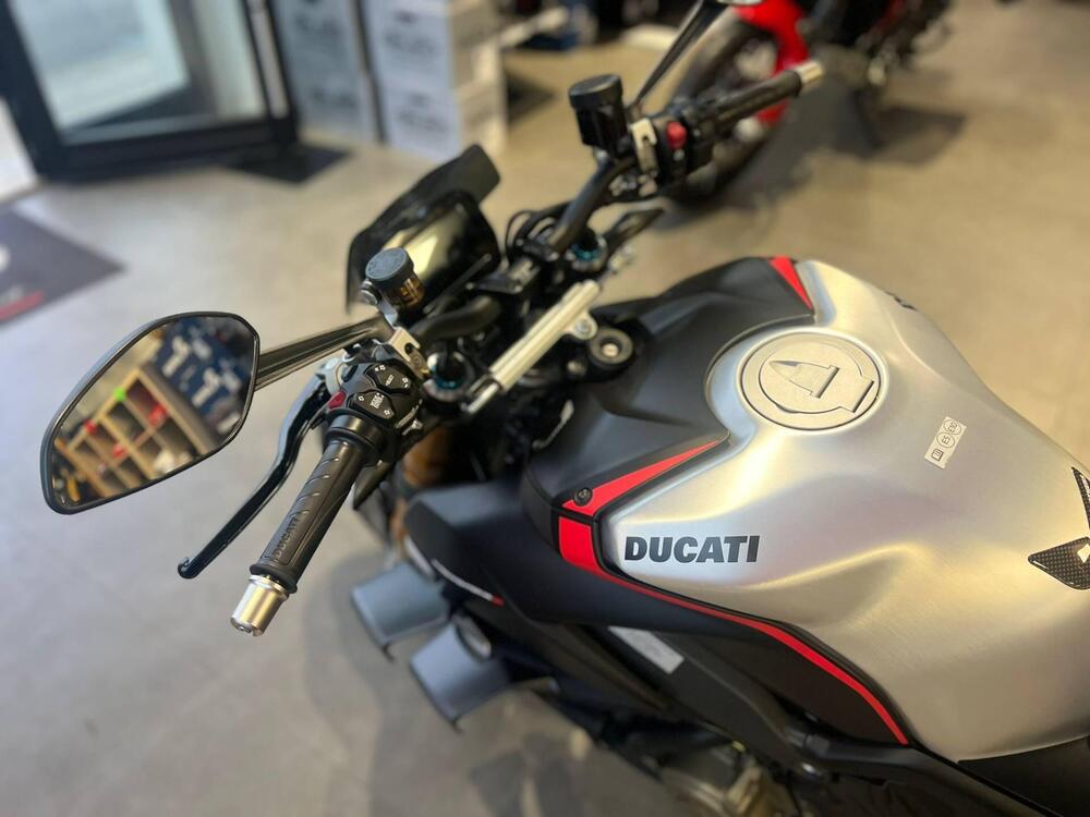 Ducati Streetfighter V4 1100 SP (2022) (3)