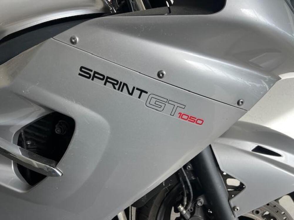 Triumph Sprint 1050 GT ABS (2010 - 2013) (2)