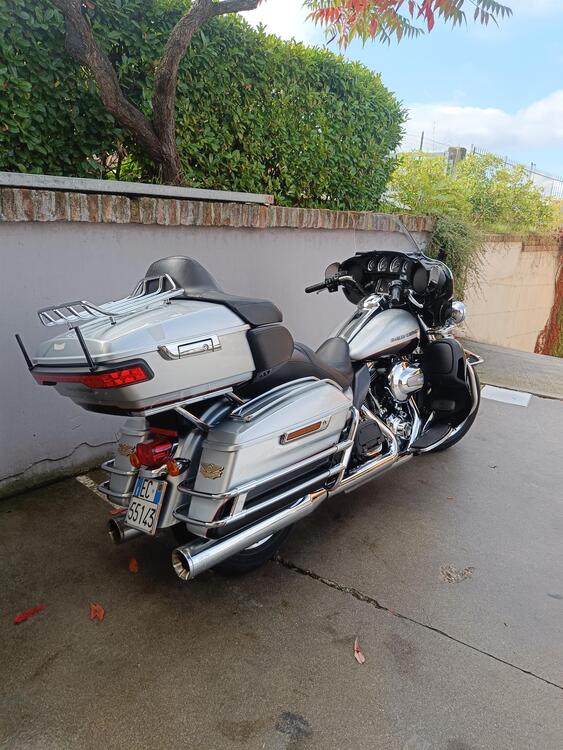 Harley-Davidson 1690 Electra Glide Ultra Limited (2016) - FLHTK (3)