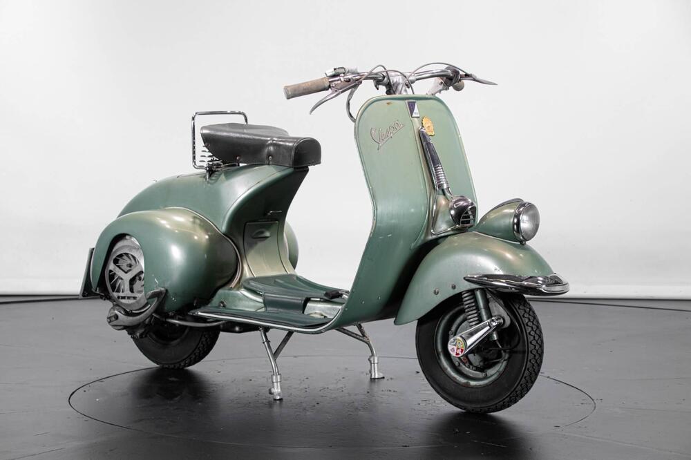 Piaggio Vespa 125 V30 M FARO BASSO (3)