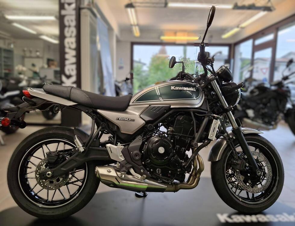 Kawasaki Z 650 RS (2022 - 25) (3)