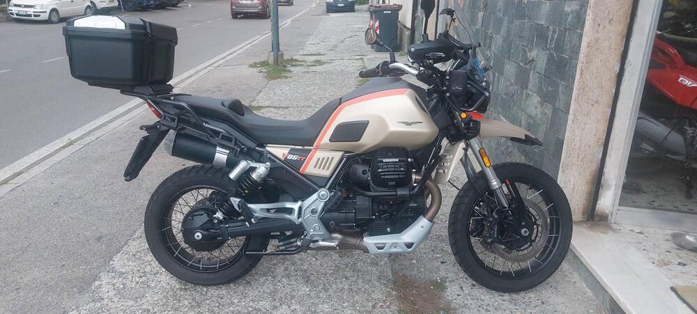 Moto Guzzi V85 TT Travel (2021 - 23)