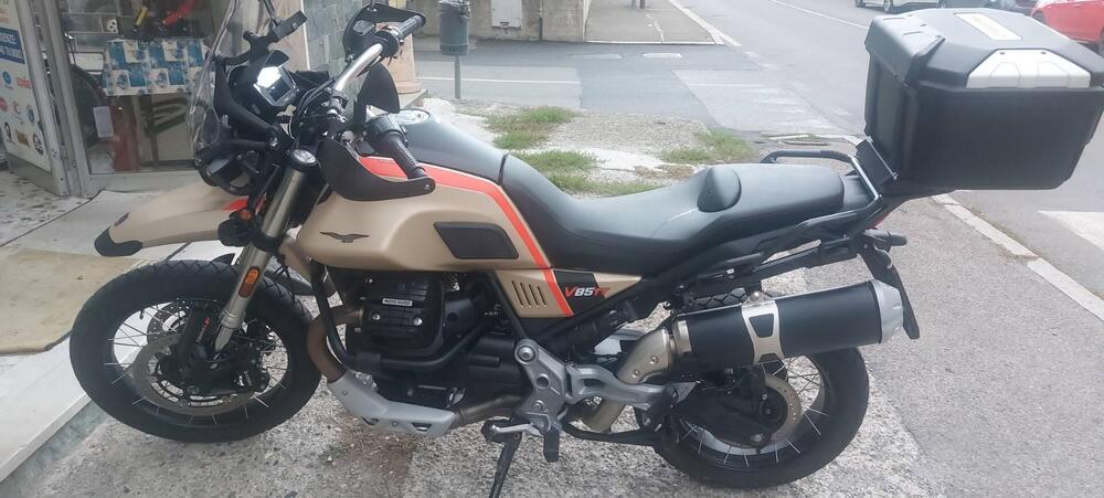 Moto Guzzi V85 TT Travel (2021 - 23) (3)