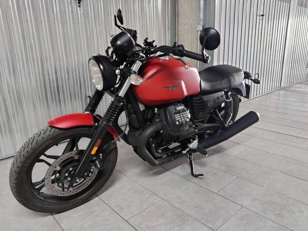 Moto Guzzi V7 III Stone (2017 - 20) (2)