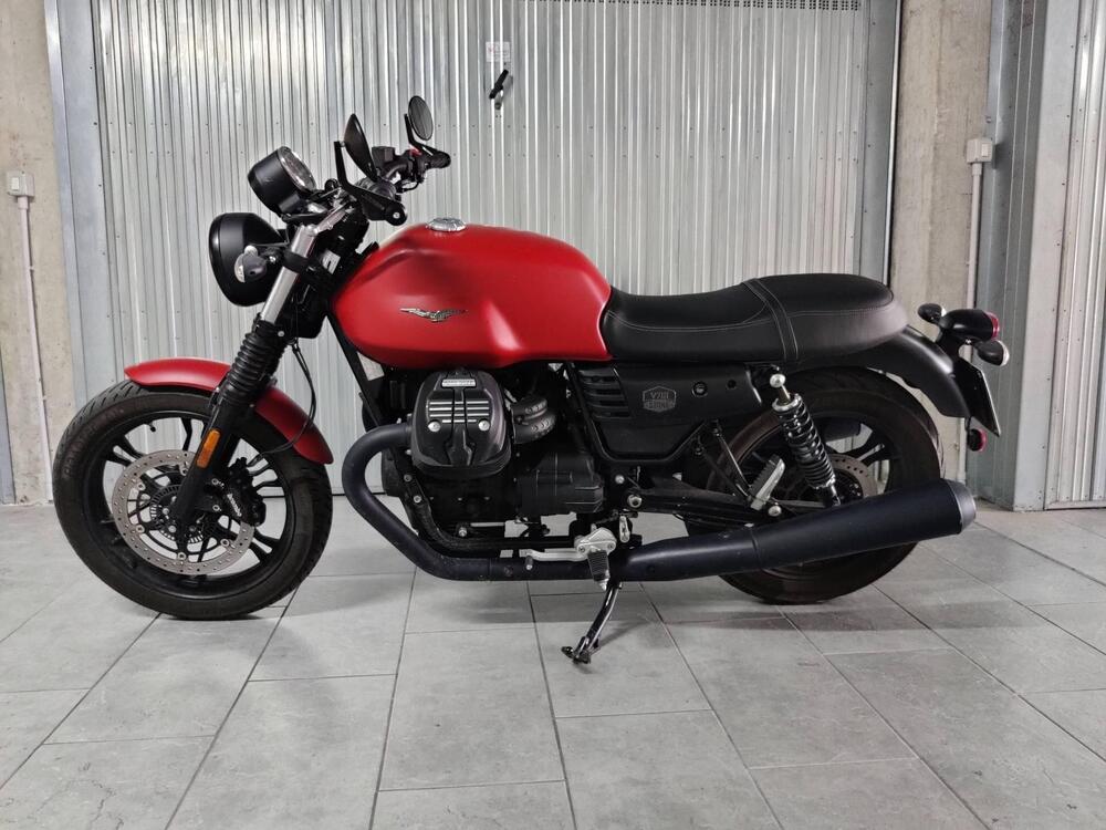 Moto Guzzi V7 III Stone (2017 - 20)