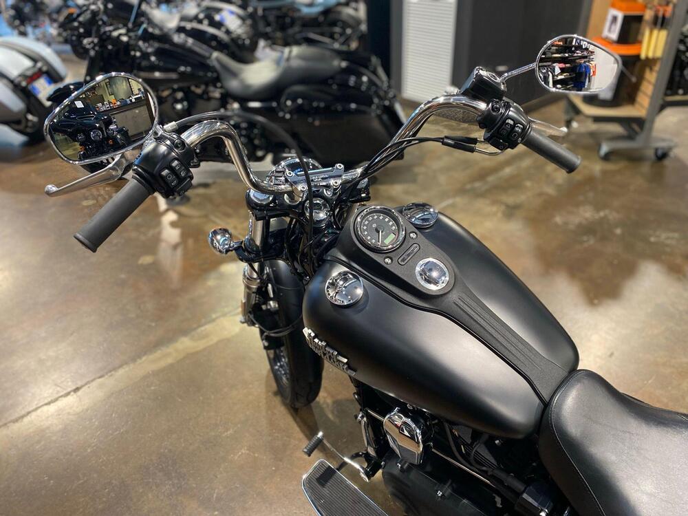 Harley-Davidson 1690 Street Bob (2017) - FXDB (4)