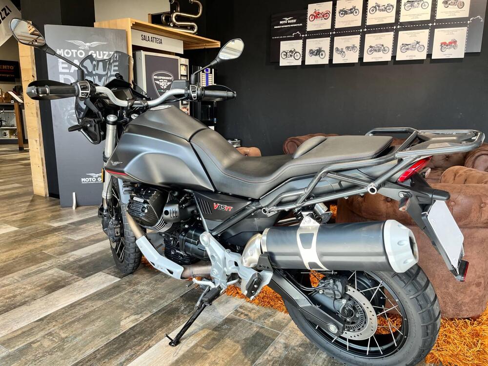 Moto Guzzi V85 TT (2021 - 23) (4)