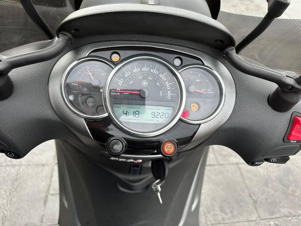 Piaggio Beverly 350 ABS (2016 - 20) (4)