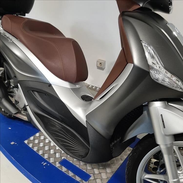 Piaggio Beverly 350 Police ABS-ASR (2018 - 20) (5)