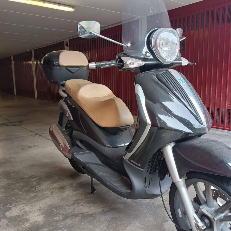 Piaggio Beverly 300 i.e. (2010 - 16) (2)