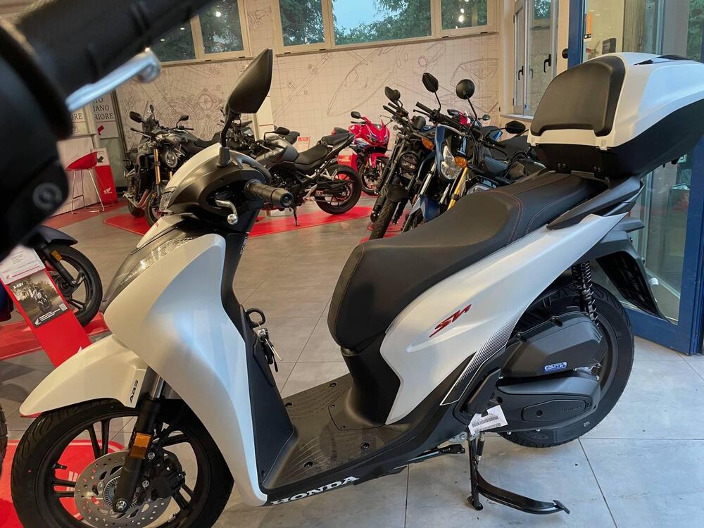 Honda SH 125i Sport (2022 - 24) (4)