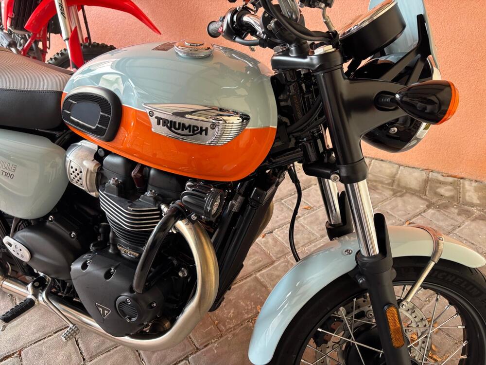 Triumph Bonneville T100 Chrome Edition (2023) (2)