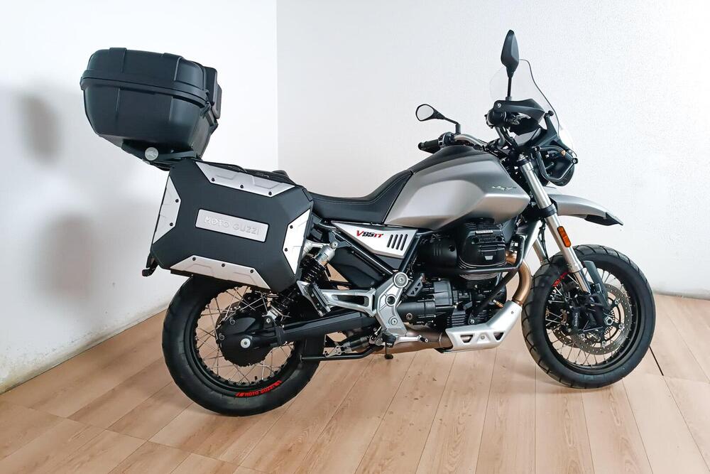 Moto Guzzi V85 TT Travel (2020) (2)