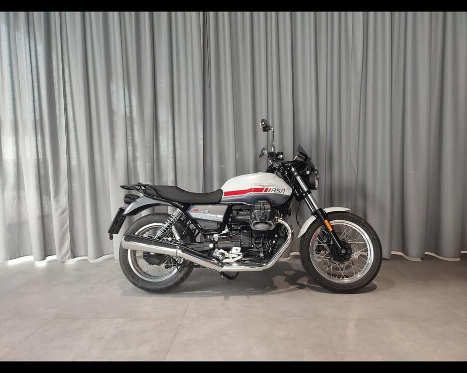 Moto Guzzi V7 Special (2021 - 24) (4)