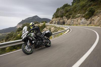 Kawasaki Versys 1100: il piacere di guidare [VIDEO e GALLERY]