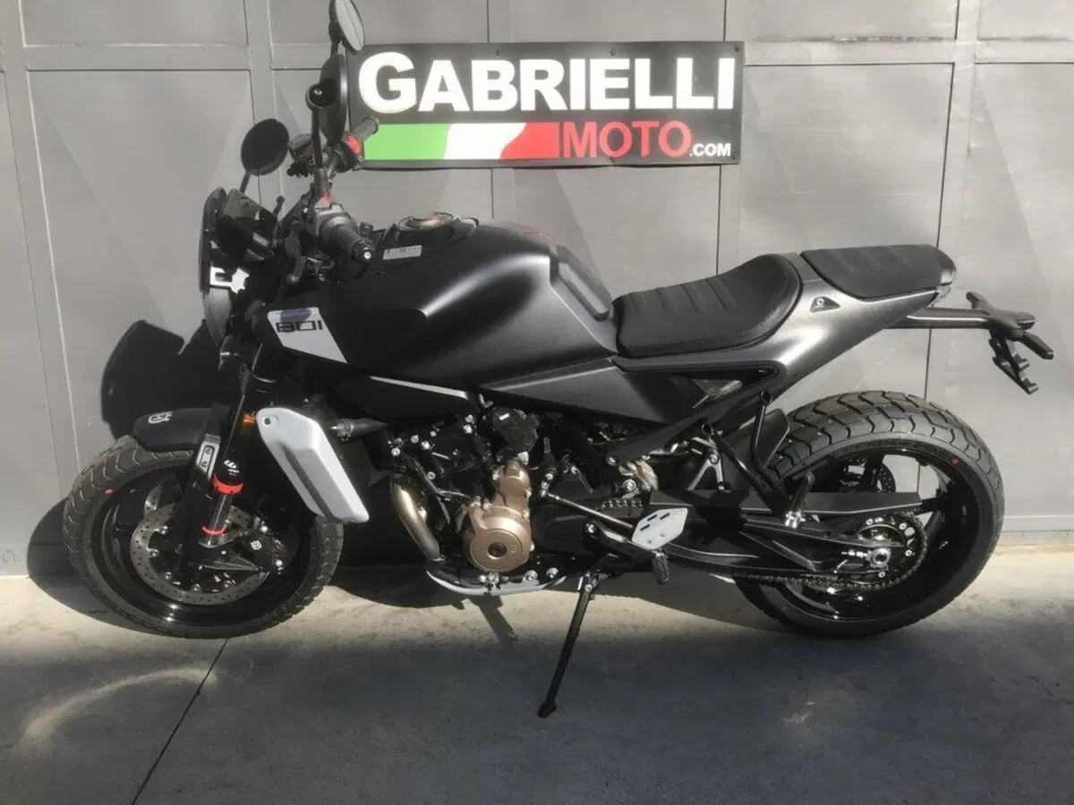 Husqvarna Svartpilen 801 (2024 - 26)