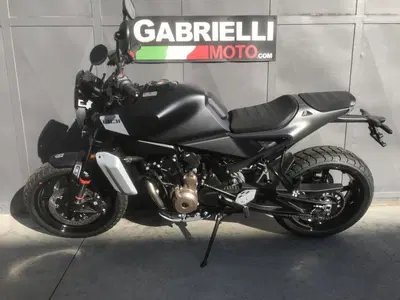 Husqvarna Svartpilen 801 (2024 - 26) usata