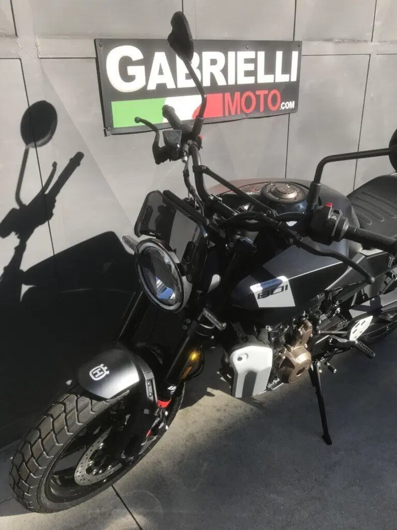 Husqvarna Svartpilen 801 (2024 - 26) (2)