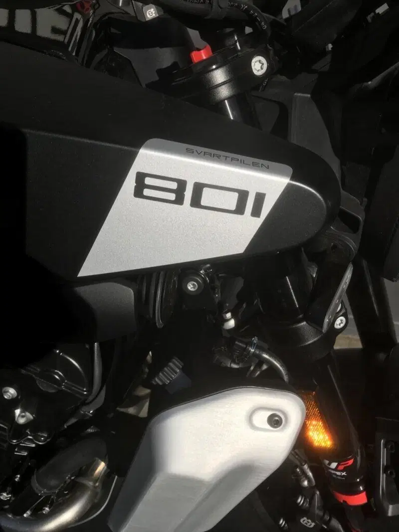 Husqvarna Svartpilen 801 (2024 - 26) (4)