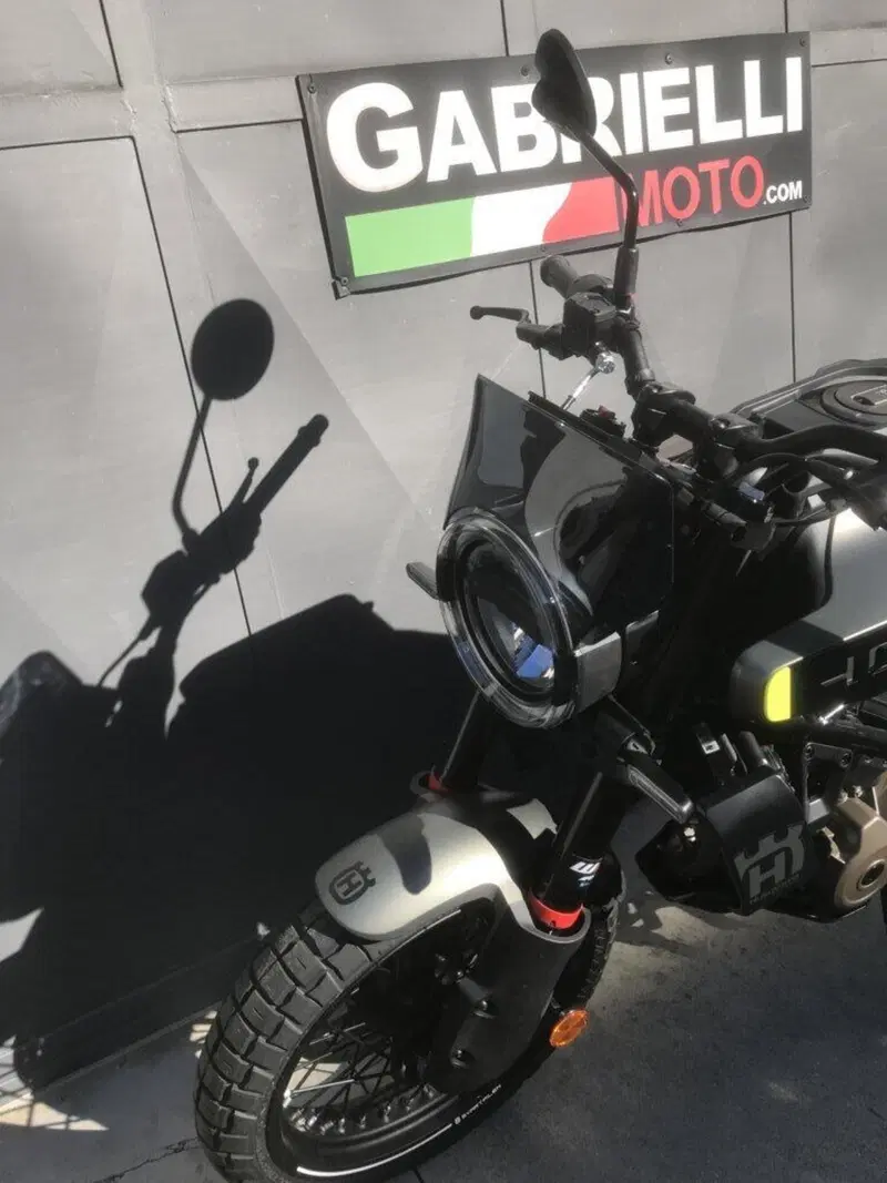 Husqvarna Svartpilen 401 (2024 - 26) (2)