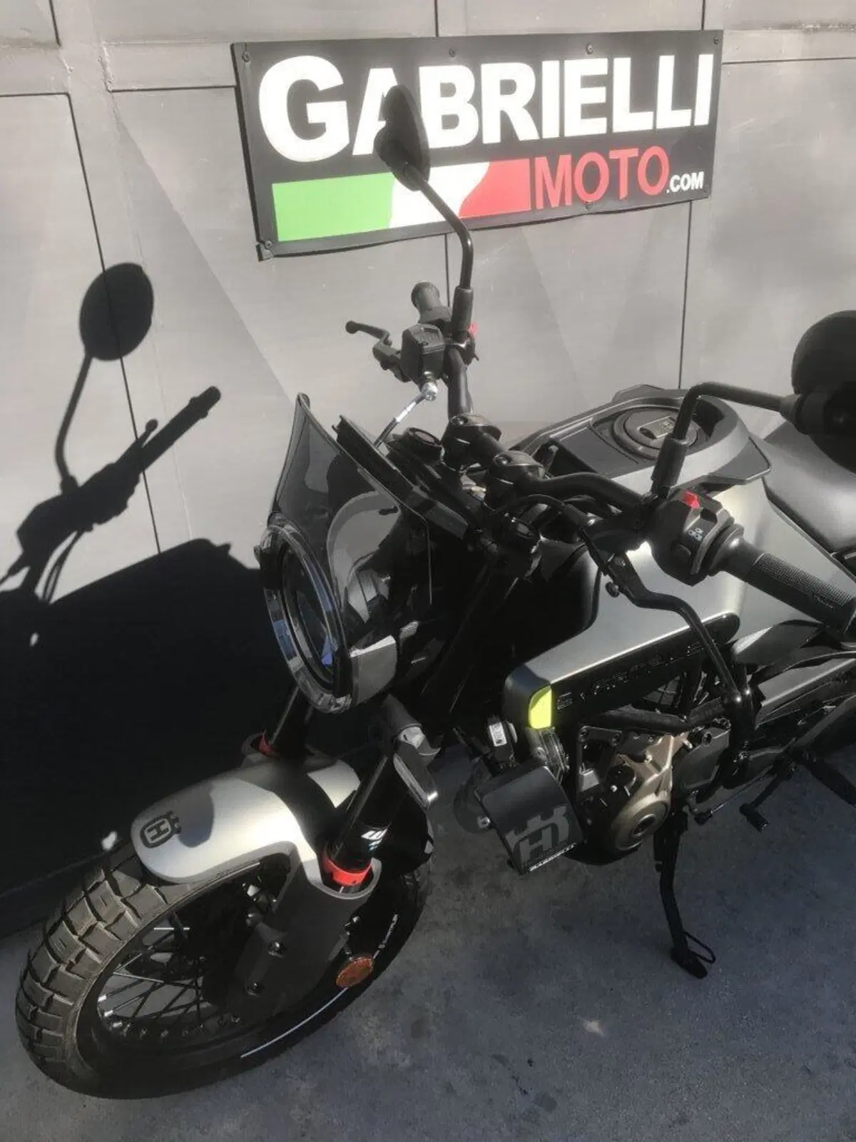 Husqvarna Svartpilen 125 (2024 - 26) (2)