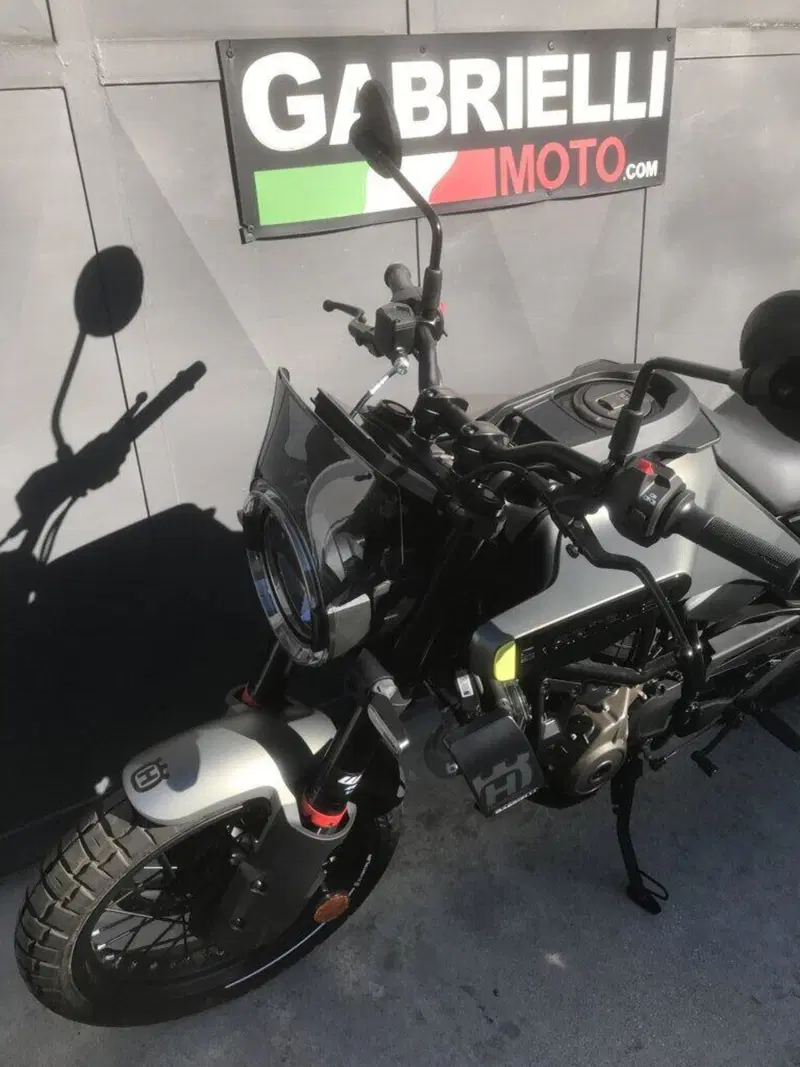 Husqvarna Svartpilen 125 (2024 - 26) (2)