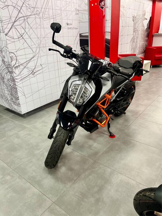 KTM 125 Duke (2024) (3)