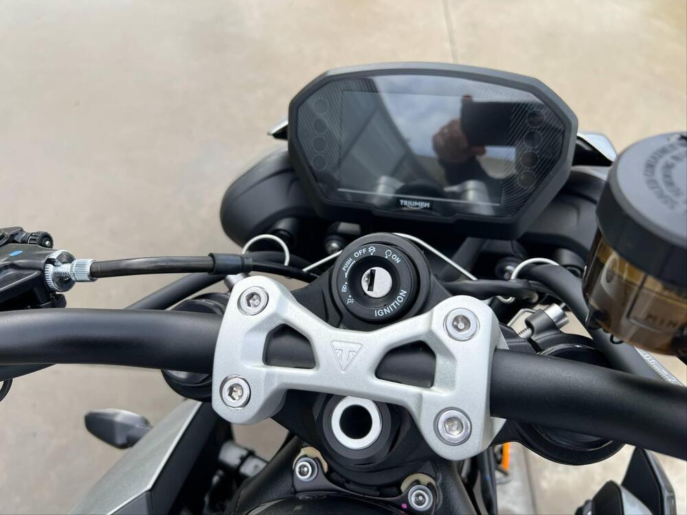 Triumph Street Triple 765 RS (2023 - 24) (4)