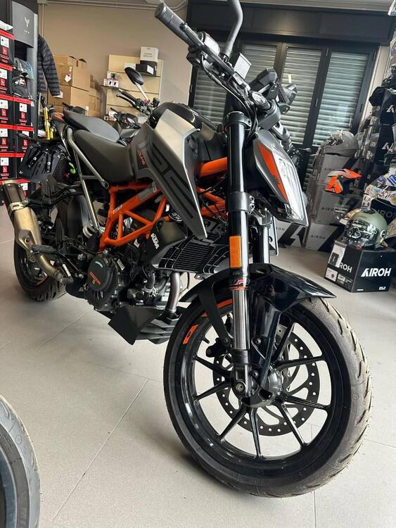 KTM 125 Duke (2024) (2)