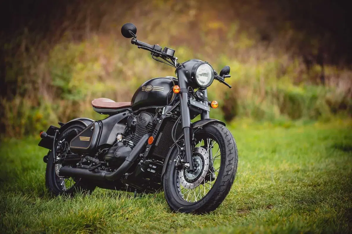 Torna in Italia il marchio Jawa con una gamma da 300 a 650 cc (10)