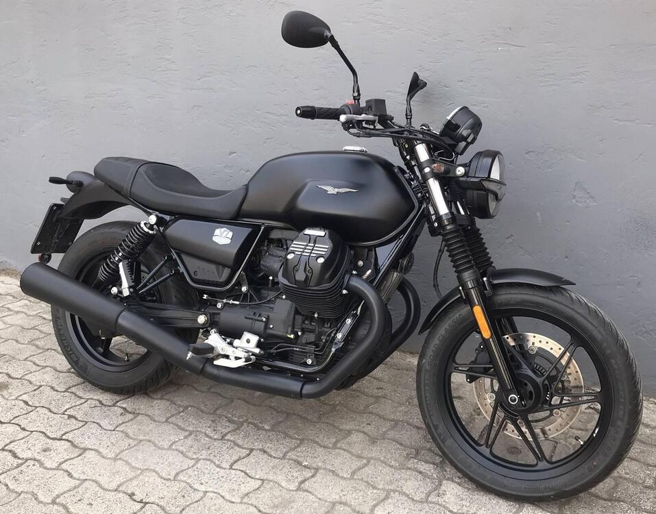 Moto Guzzi V7 Stone (2021 - 24) (3)