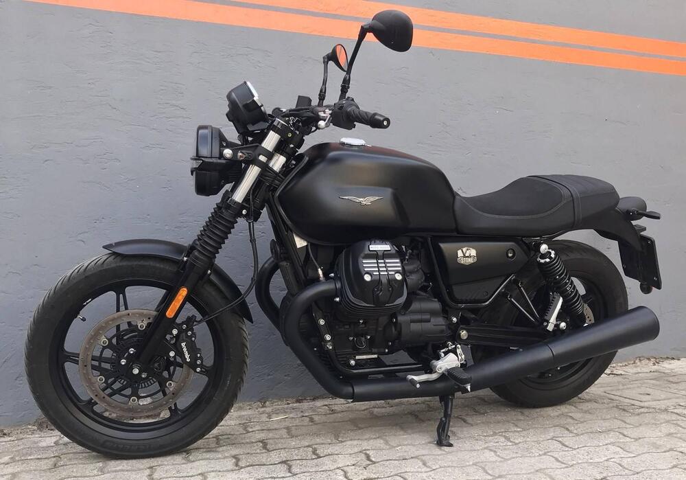 Moto Guzzi V7 Stone (2021 - 24) (4)