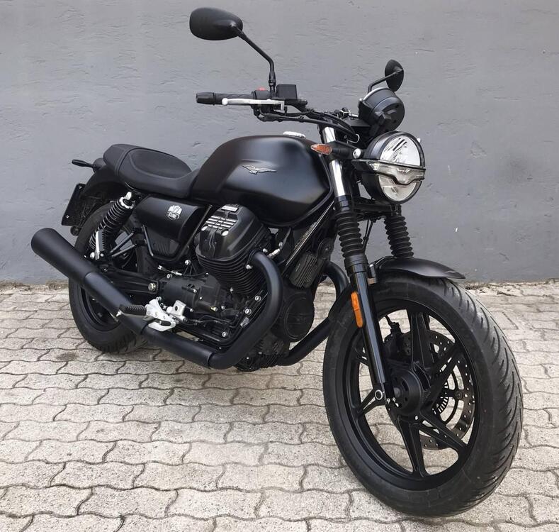 Moto Guzzi V7 Stone (2021 - 24)