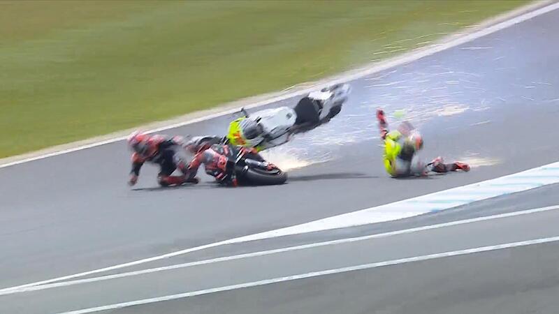 MotoGP 2024. GP d&#039;Australia. Nella Sprint brutto incidente tra Marco Bezzecchi e Maverick Vinales [GALLERY e VIDEO]