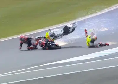 MotoGP 2024. GP d'Australia. Nella Sprint brutto incidente tra Marco Bezzecchi e Maverick Vinales [GALLERY e VIDEO]