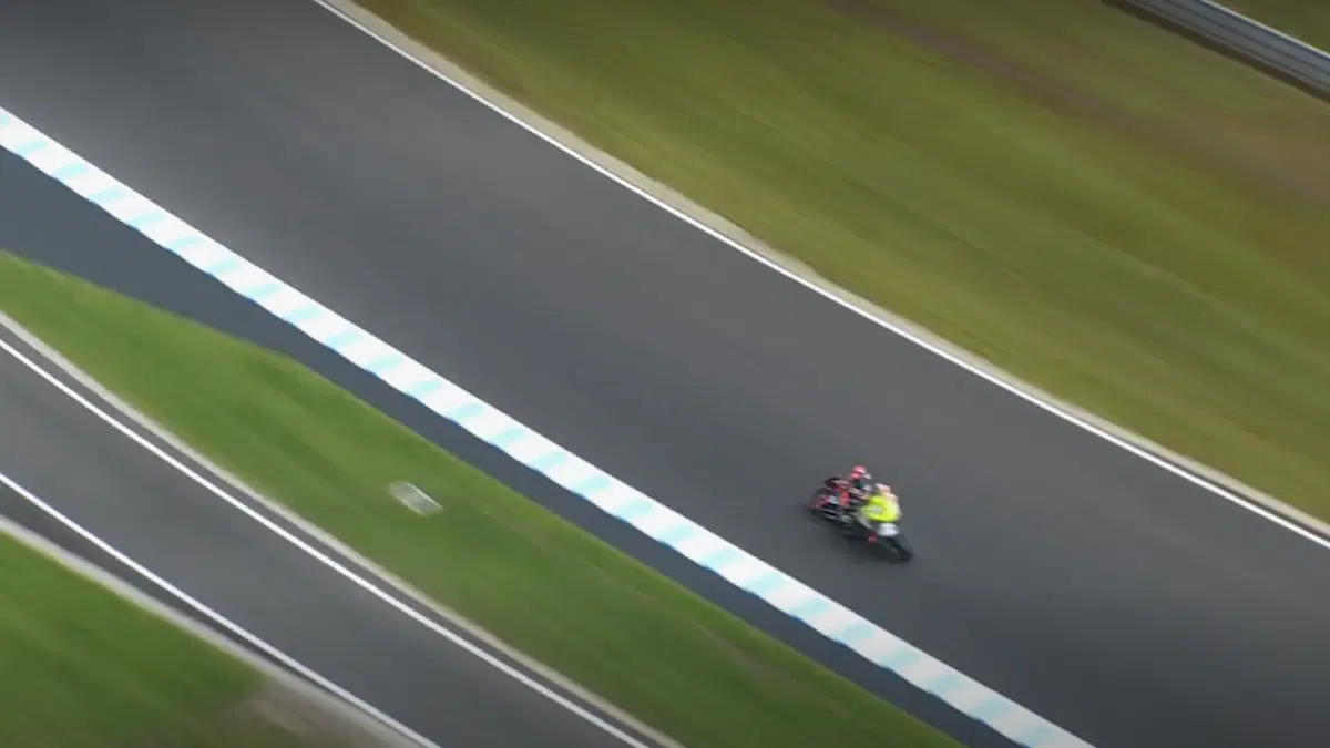 Nella Sprint brutto incidente tra Marco Bezzecchi e Maverick Vinales (2)