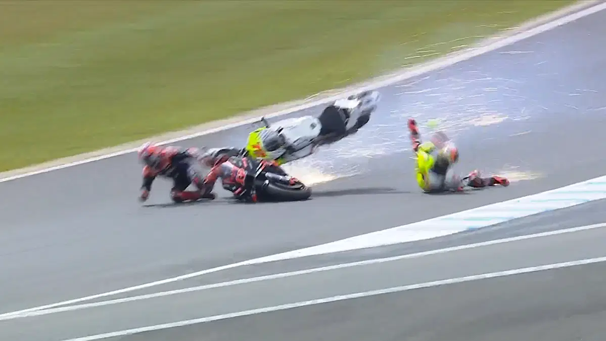 Nella Sprint brutto incidente tra Marco Bezzecchi e Maverick Vinales (7)