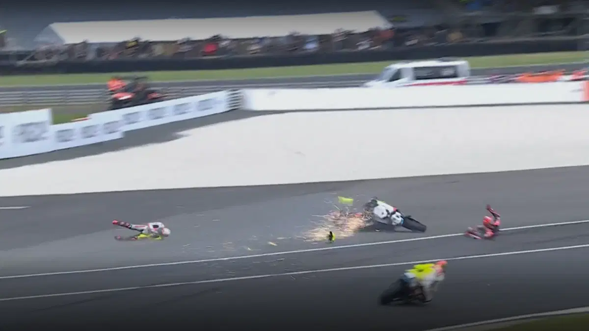 Nella Sprint brutto incidente tra Marco Bezzecchi e Maverick Vinales (6)