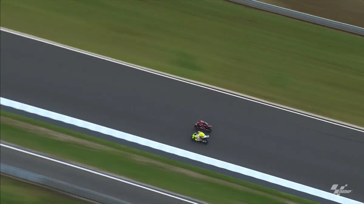 Nella Sprint brutto incidente tra Marco Bezzecchi e Maverick Vinales
