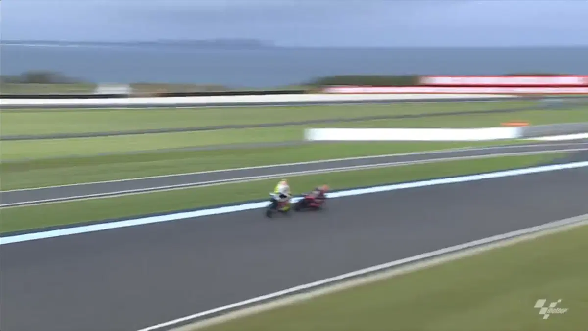 Nella Sprint brutto incidente tra Marco Bezzecchi e Maverick Vinales (3)