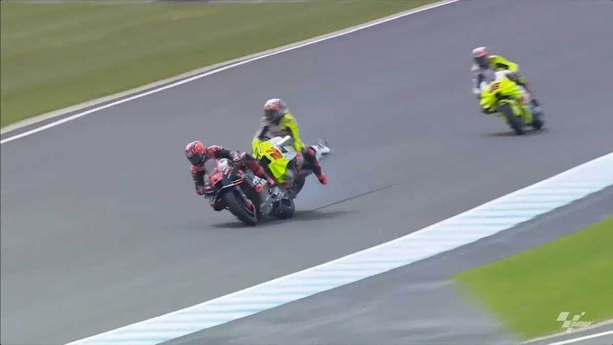 Nella Sprint brutto incidente tra Marco Bezzecchi e Maverick Vinales (4)