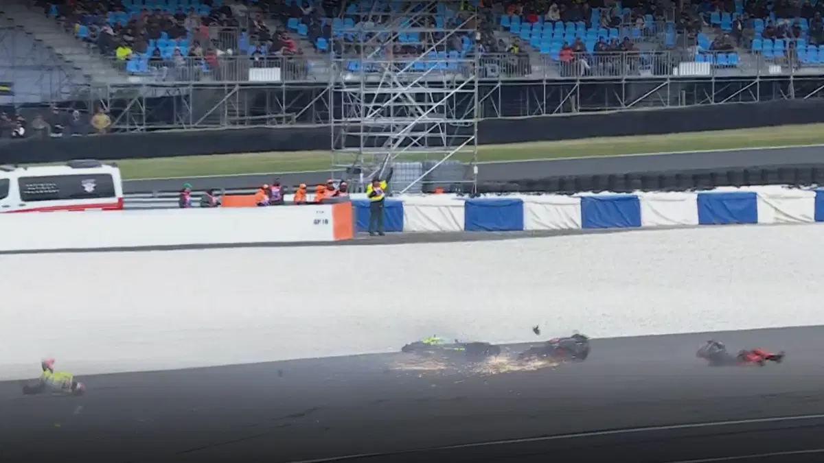 Nella Sprint brutto incidente tra Marco Bezzecchi e Maverick Vinales (8)