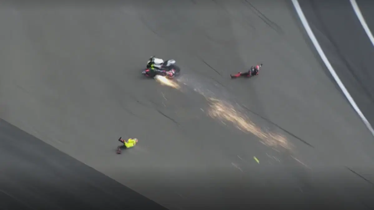 Nella Sprint brutto incidente tra Marco Bezzecchi e Maverick Vinales (9)