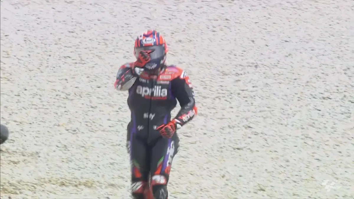 Nella Sprint brutto incidente tra Marco Bezzecchi e Maverick Vinales (13)