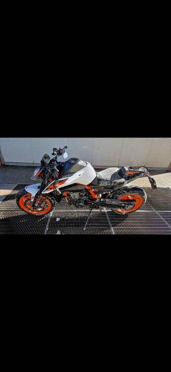 KTM 890 Duke R (2021) (3)