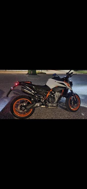 KTM 890 Duke R (2021) (4)