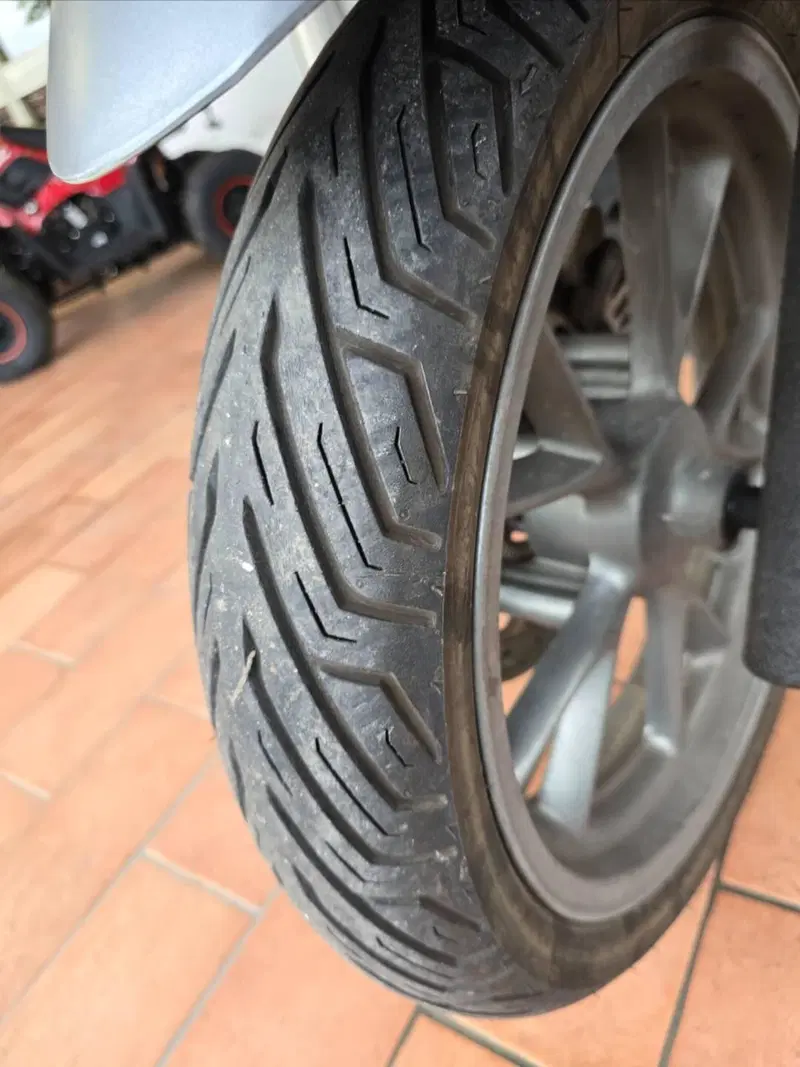 Kymco People 300i GT (2010 - 17) (8)