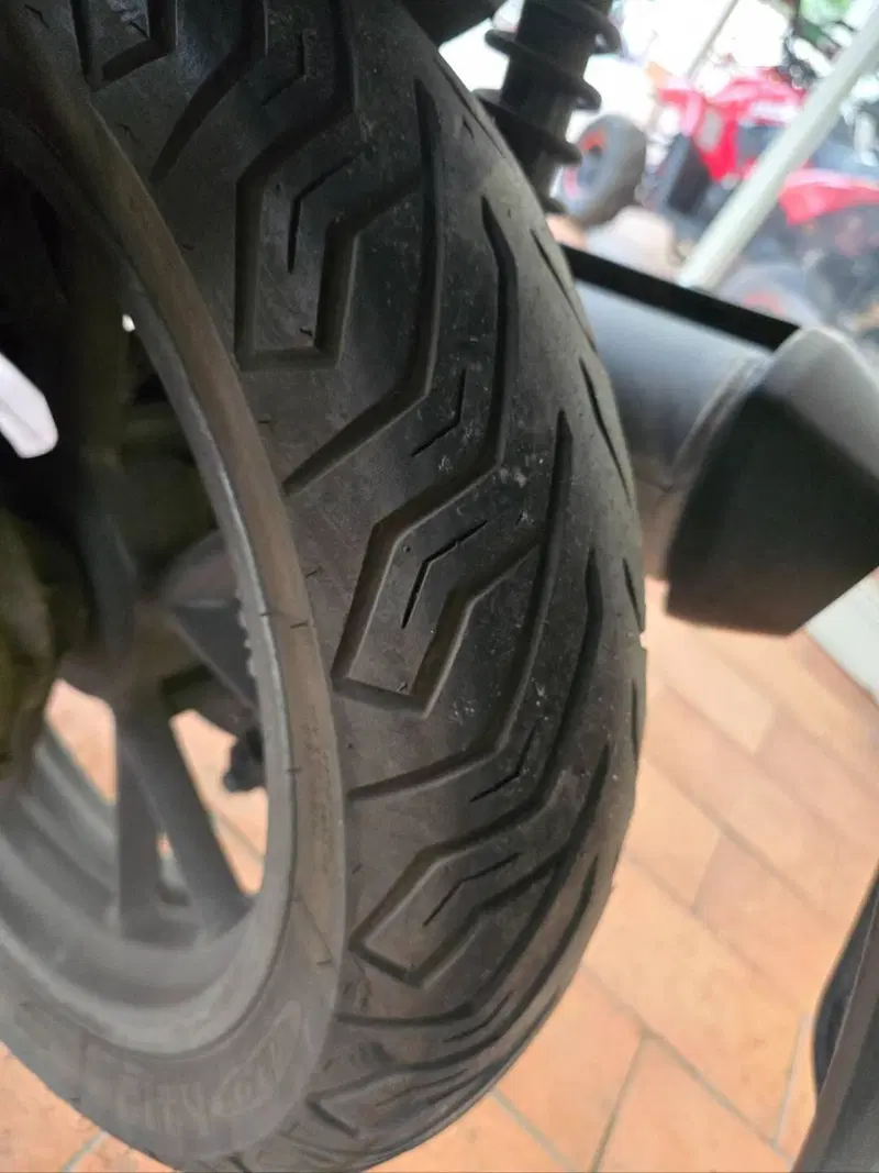 Kymco People 300i GT (2010 - 17) (9)