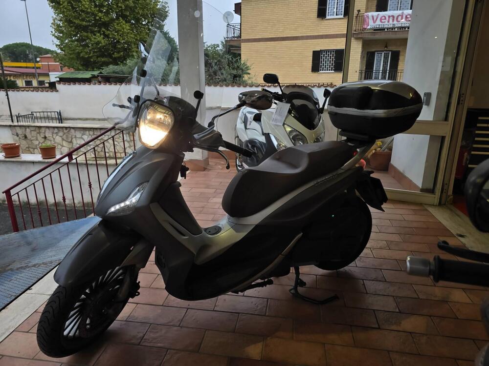 Piaggio Beverly 300 i.e. ABS-ASR (2016 - 20) (2)